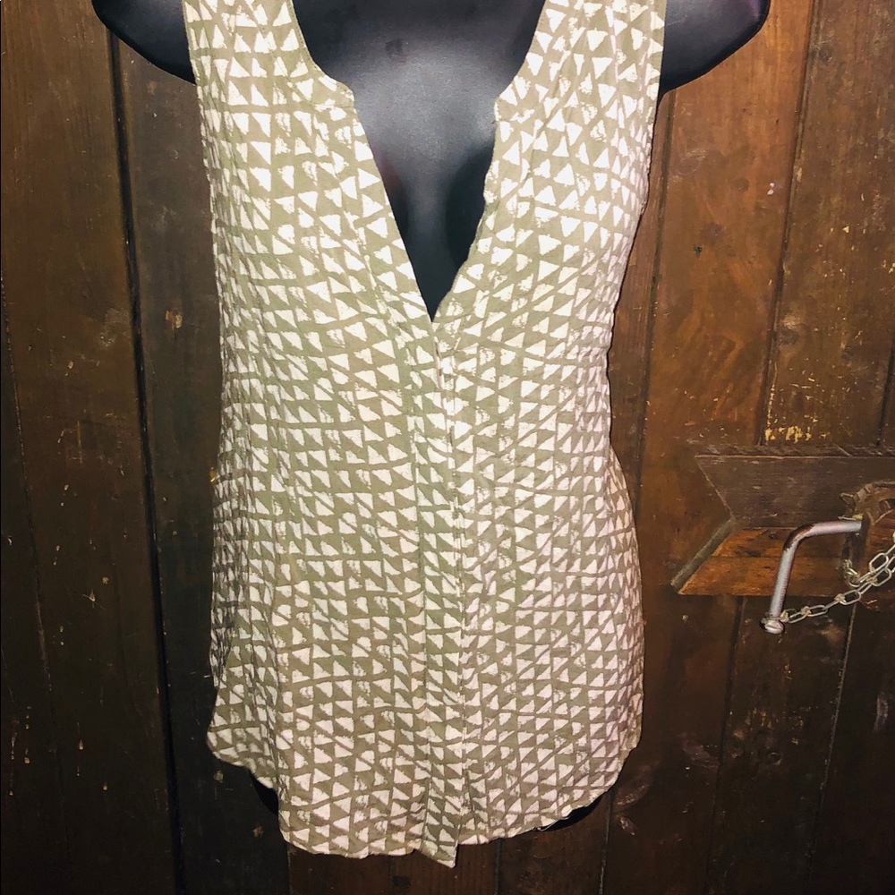 Sleeveless blouse